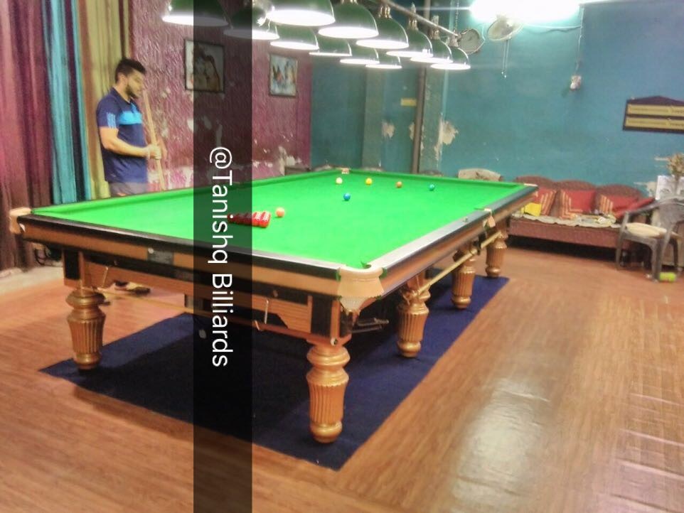 Tournament Billiards Snooker Table - Cue Forearm: Ash Wood