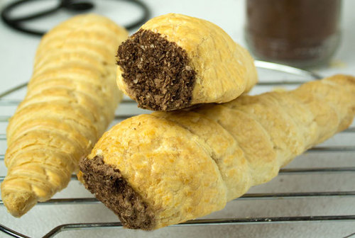 Chocolate Cream Roll Additional Ingredient: Sugar