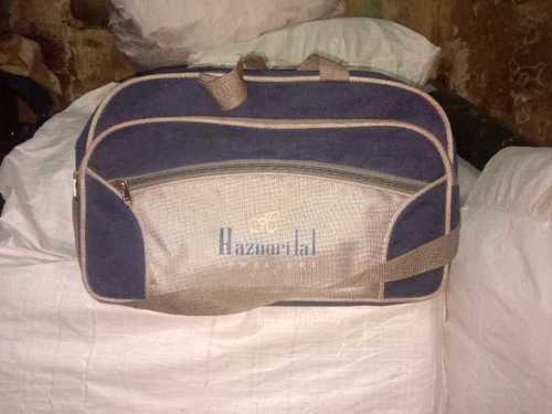 ट्रेवलिंग बैग