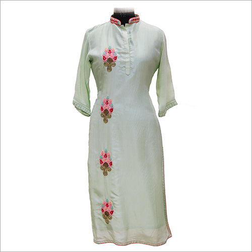 देवियों डिजाइनर कुर्तियां