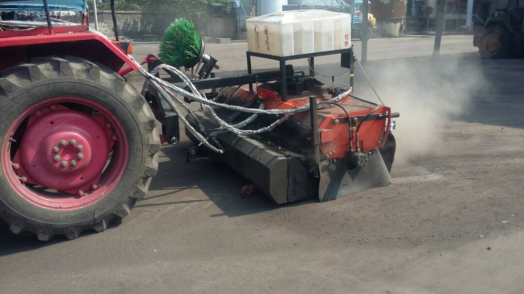 Hydraulic Road Broomer Capacity: 2 Kg/hr