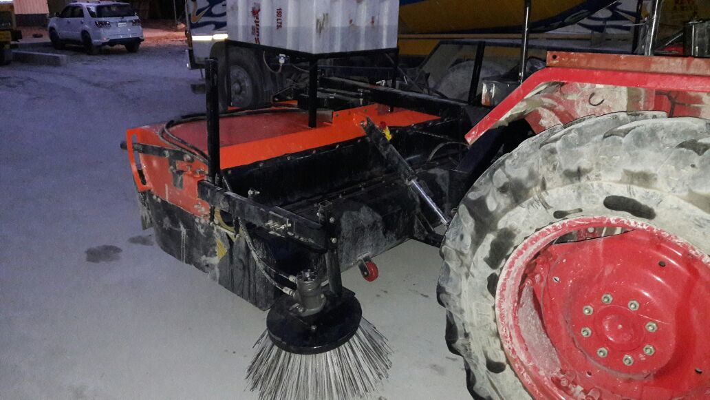 Hydraulic Road Broomer Capacity: 2 Kg/hr