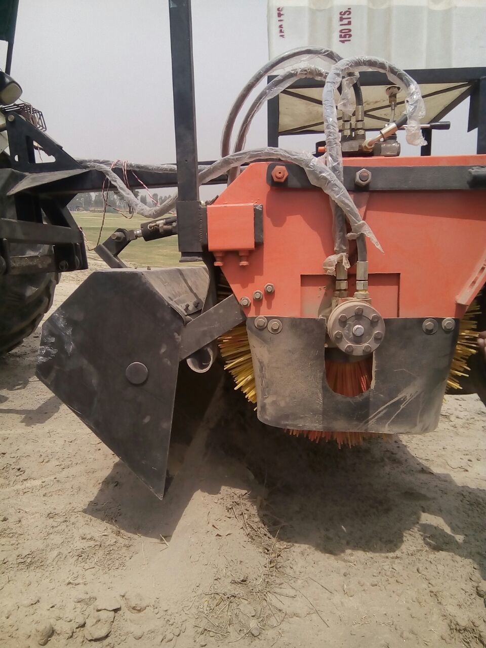 Hydraulic Road Broomer Capacity: 2 Kg/hr