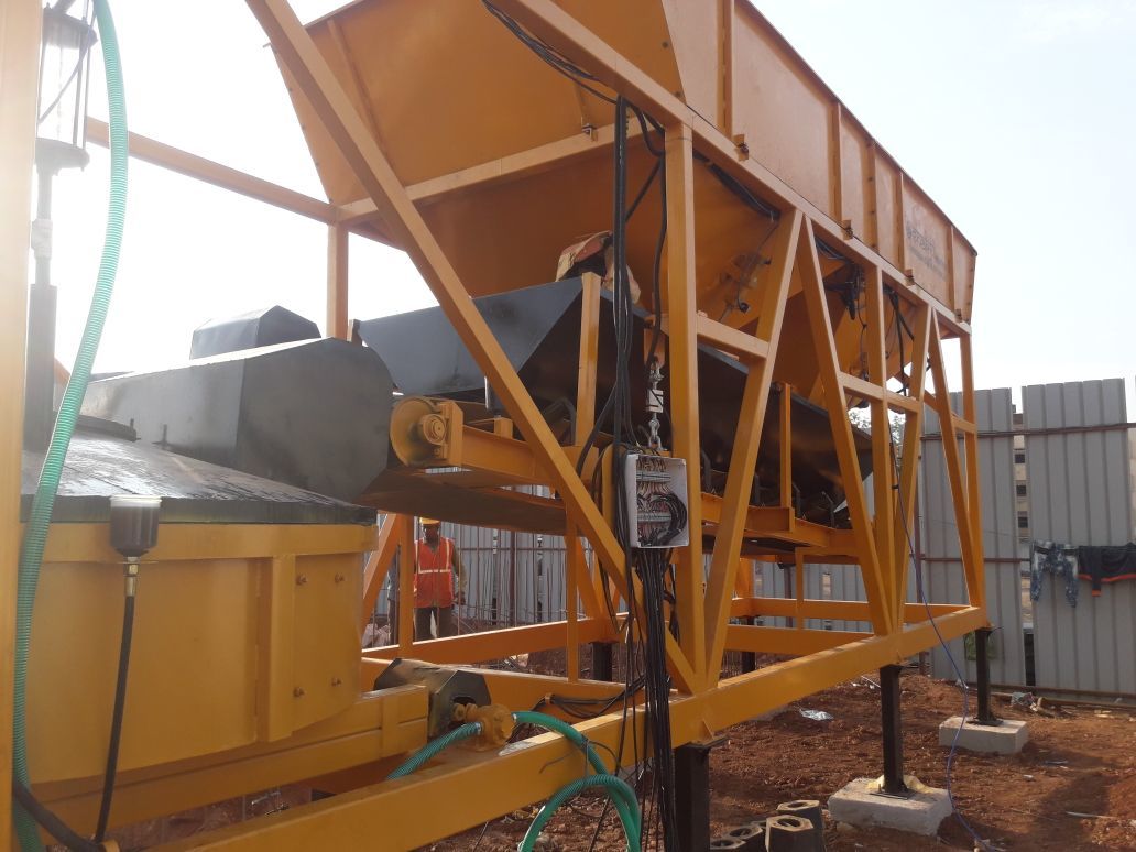 Mobile Concrete Batching Plant Conveyor Capacity: 30cum/hr Kg/hr