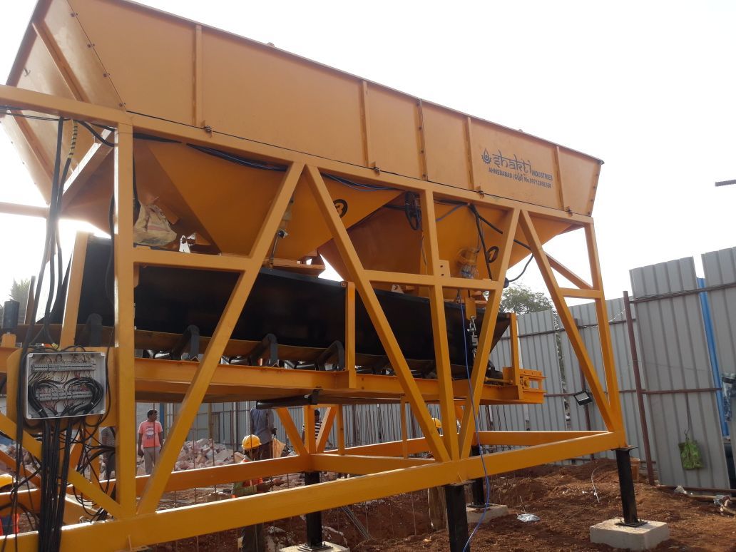 Mobile Concrete Batching Plant Conveyor Capacity: 30cum/hr Kg/hr