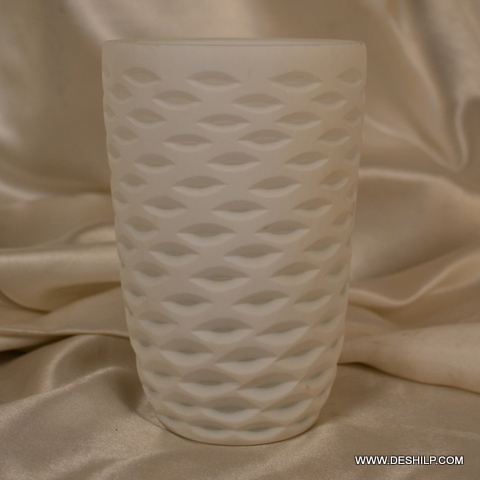 मॉडर्न आर्ट्स लॉन्ग ग्लास कैंडल होल्डर