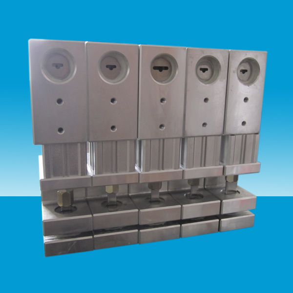 Pneumatic Euro Slot Die Hardness: 60hrc