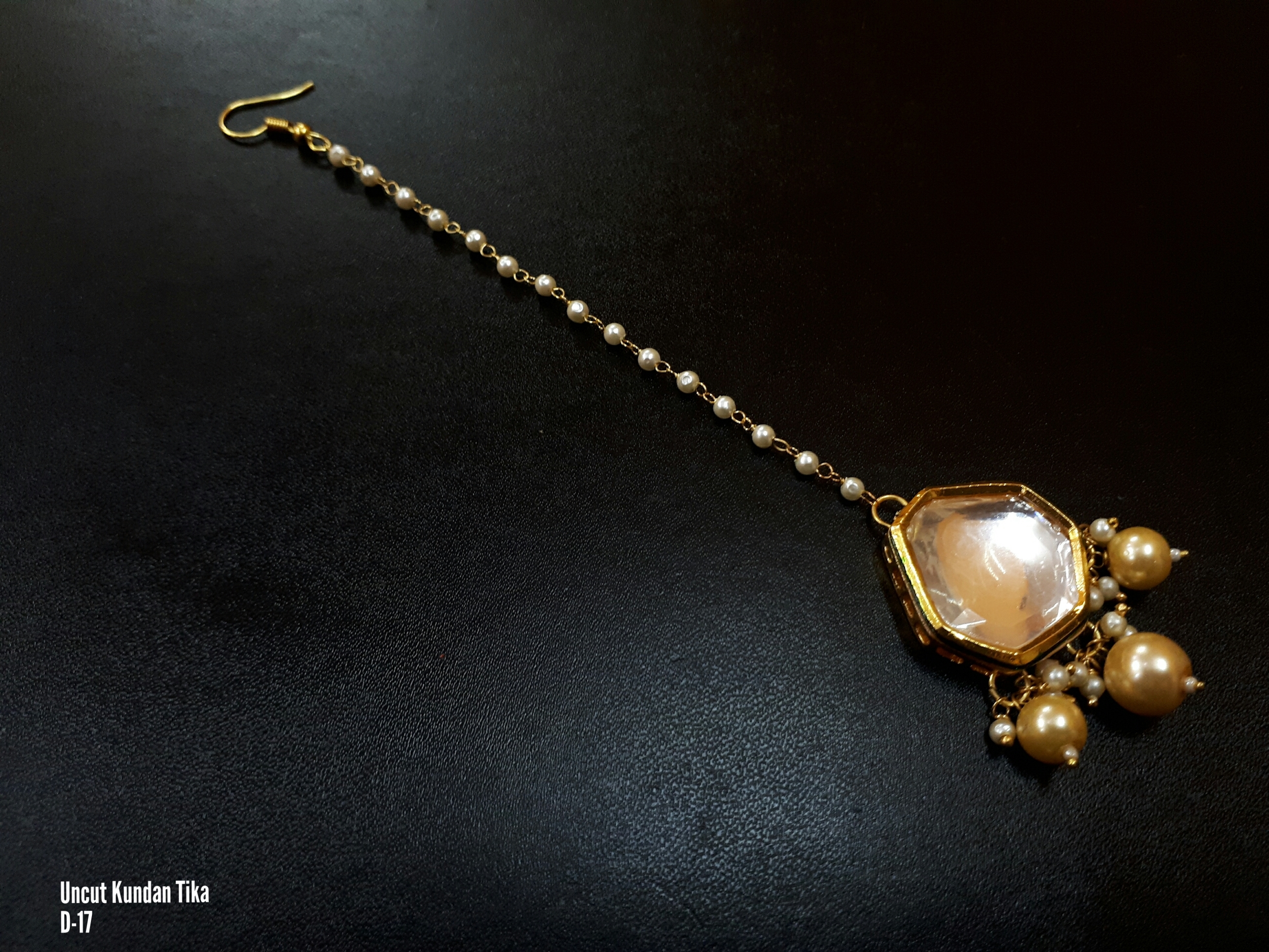 Mang Tikka - Gold-plated Alloy 5x5 Cm, Gold Color | Elegant Design, Intricate Detail, Wedding Accessory, Pearls & Kundan Gemstones