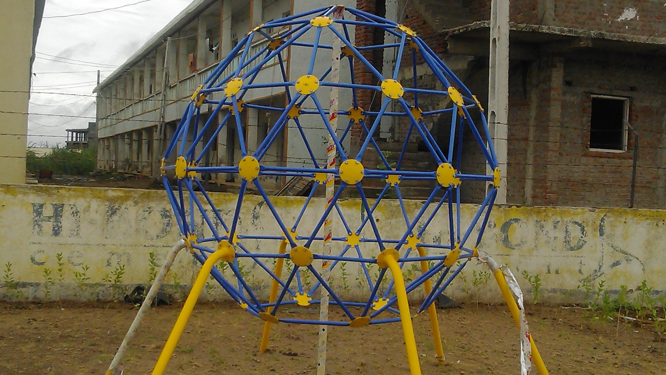 Crystal Maze - Premium Quality Crystal Glass | Intricate Geometric Design, Stunning Light Refraction