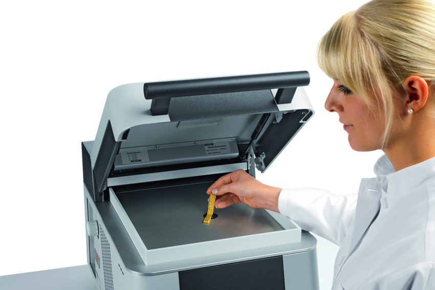 Goldscope Sd 515 - Compact Edxrf X-ray Fluorescence Analyzer | Non-destructive Gold And Silver Alloys Testing, Si-pin Detector, Front Opening Design, Ergonomic And Lightweight Integration