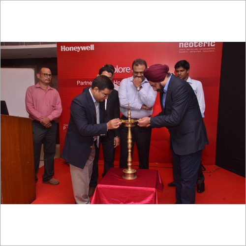 उद्घाटन और उद्घाटन समारोह सेवा