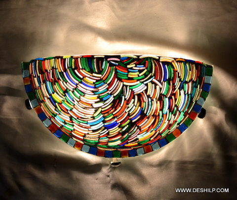 मल्टी कलर डेकोरेटेड ग्लास वॉल अप-लाइटर