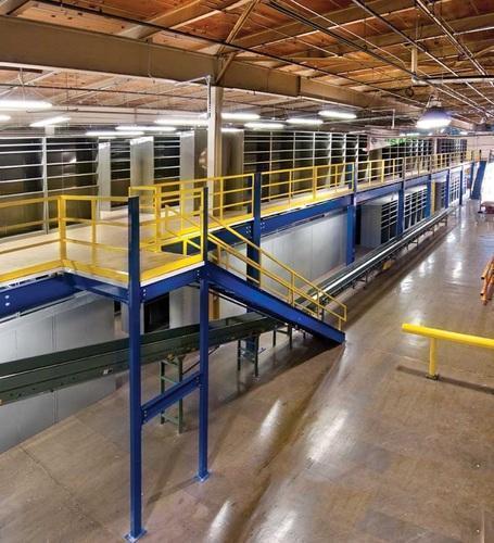 गोदाम मेजेनाइन तल