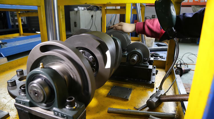 Yellow And Black Fully Automatic Paper Glass Making Machine