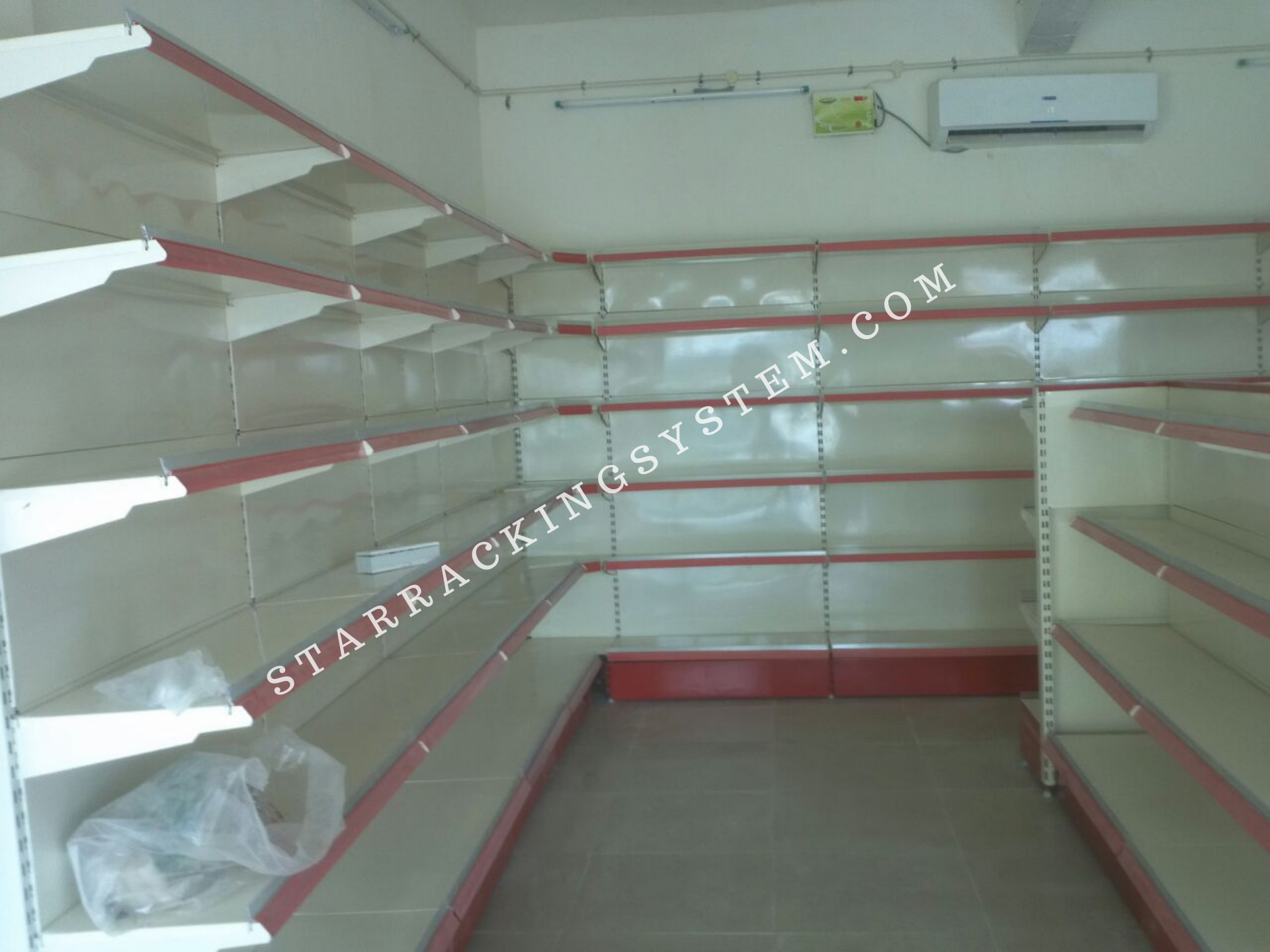 Garments Display Rack - Heavy Duty, Single Sided | Powder Coated Finish, 100 Kg Capacity, Versatile Dimensions