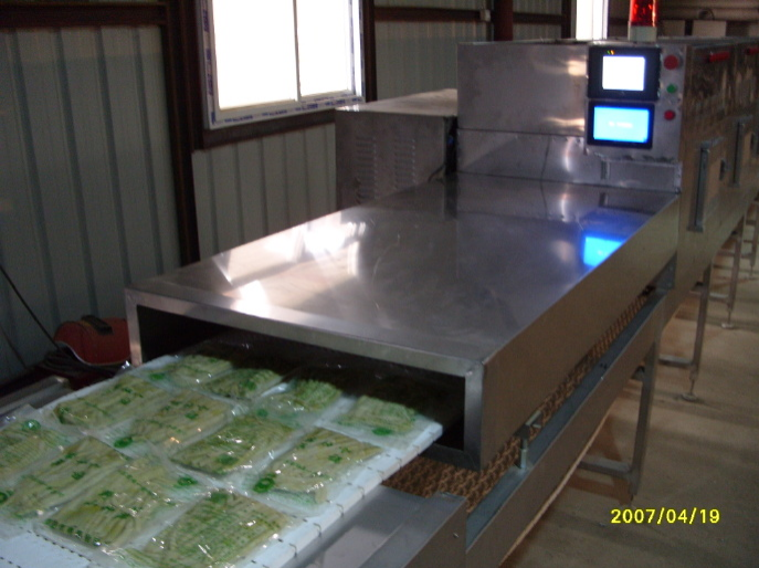 Tunnel Conveyor Microwave Drying Sterilization Machine For Noodles Chamber Thickness: 1.5 Millimeter (Mm)