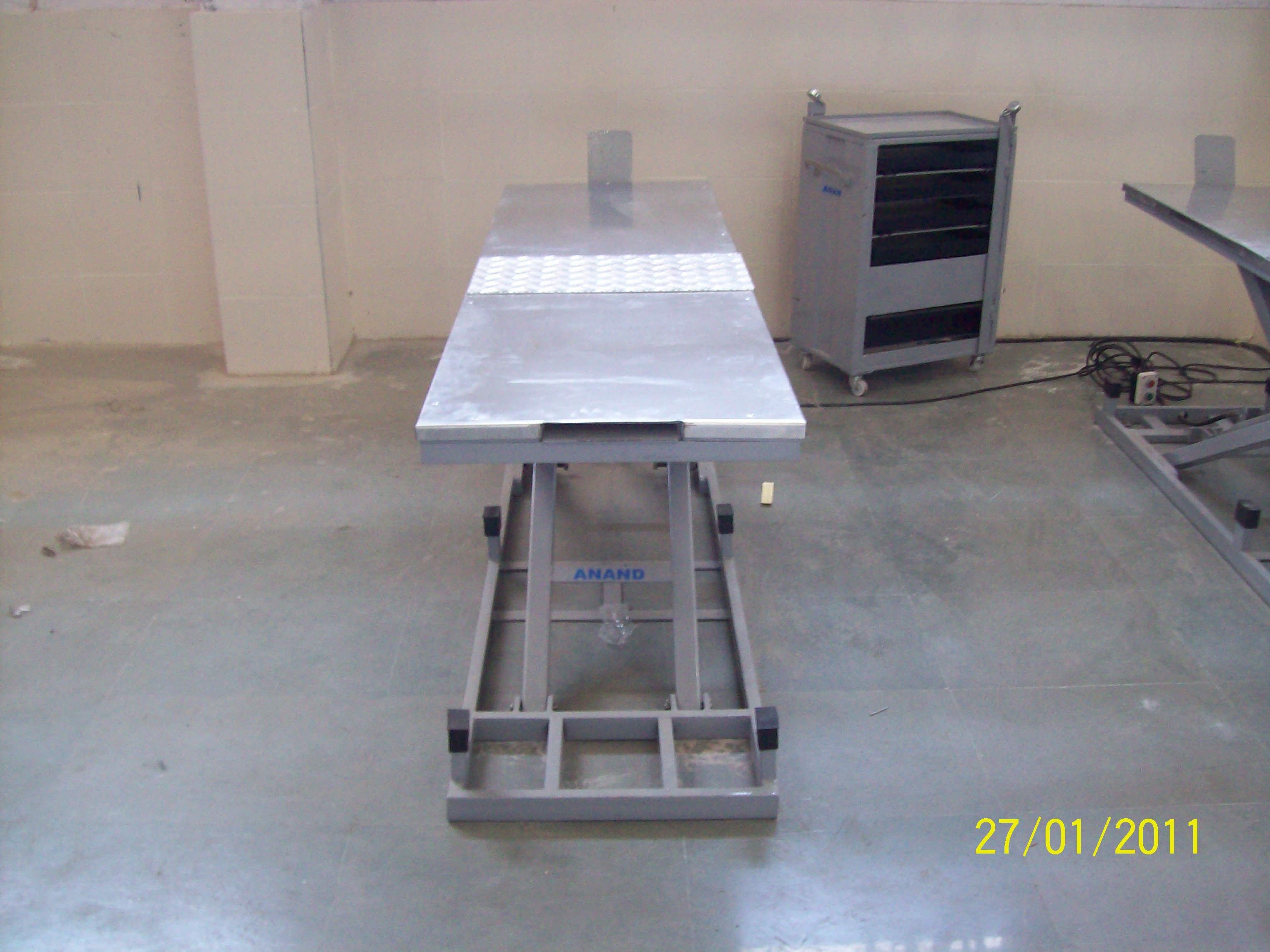 Hydraulic Motorcycle Lift - Heavy Duty Steel Frame, 1-year Warranty For Reliable Use