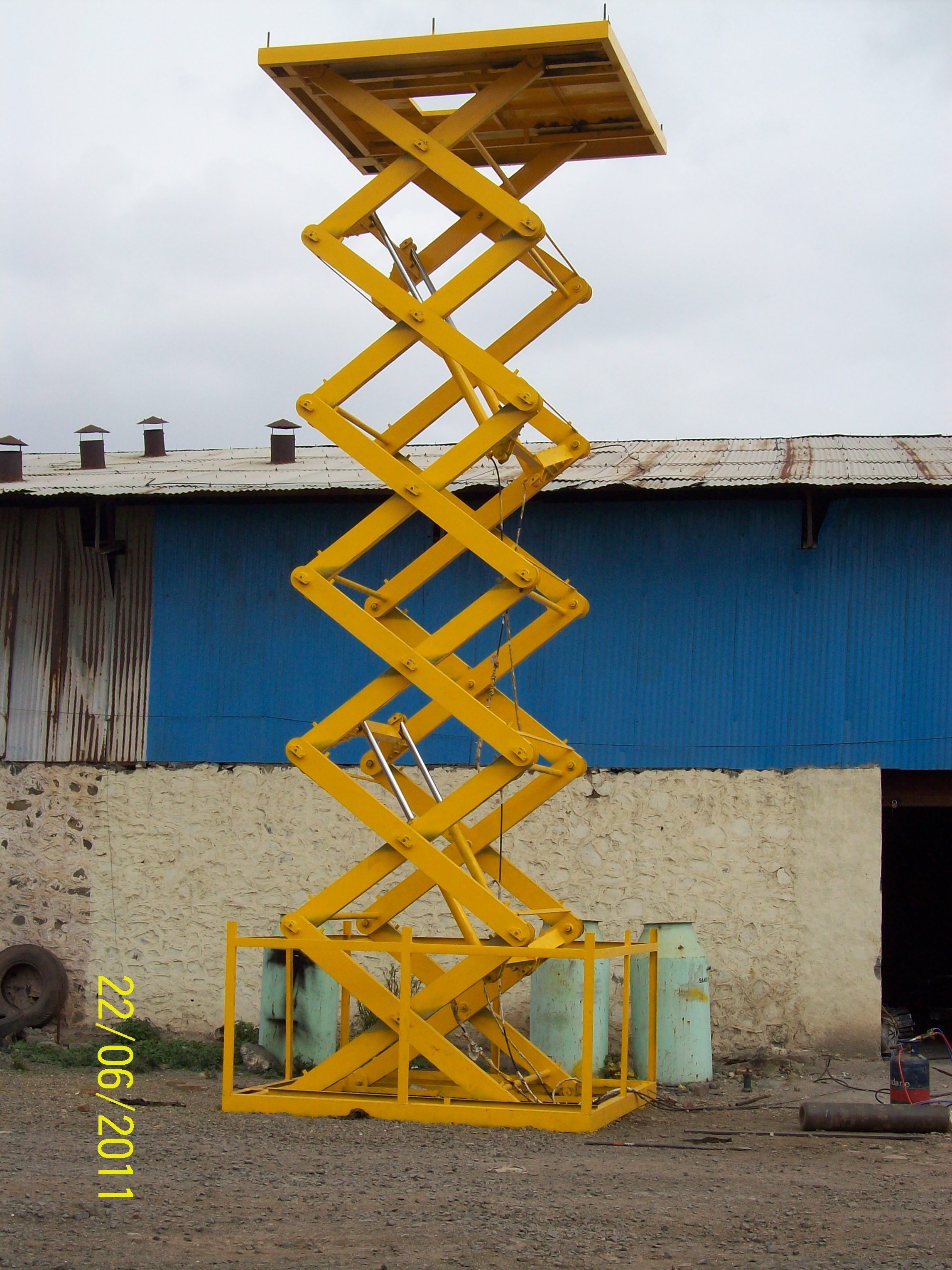 Hydraulic Lift - Superior Grade Metal Alloys, Easy Installation, Durable Finish Standards, Negligible Maintenance, Longer Service Life, 1-year Warranty
