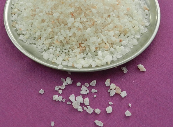 Granulate Salt - Himalayan Rock Salt, 2mm And 8mm Particle Size, Hand-pulverized By Local Artisans, Unrefined, Red And White Colors, 5 Years Shelf Life