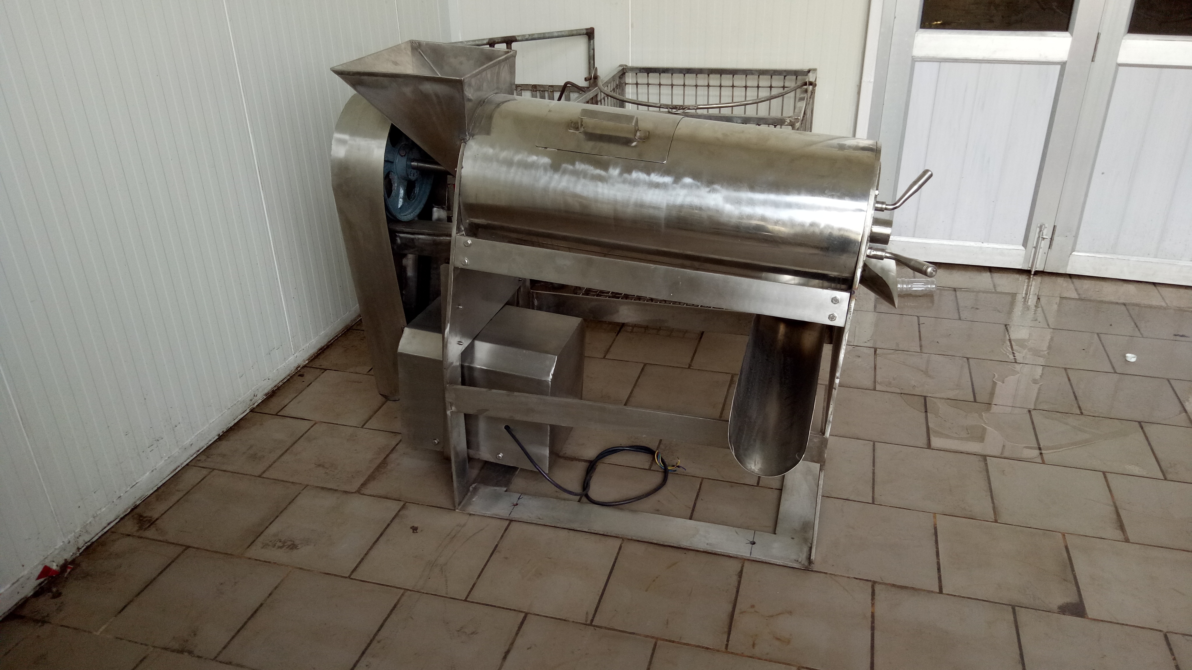 Pulper Machine - High-efficiency Stainless Steel Design | Compact Size For Optimal Performance