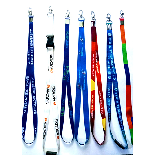 अनेक रंगों के लैनीयार्ड्स