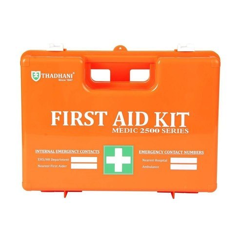 भरा हुआ फर्स्ट एड बॉक्स