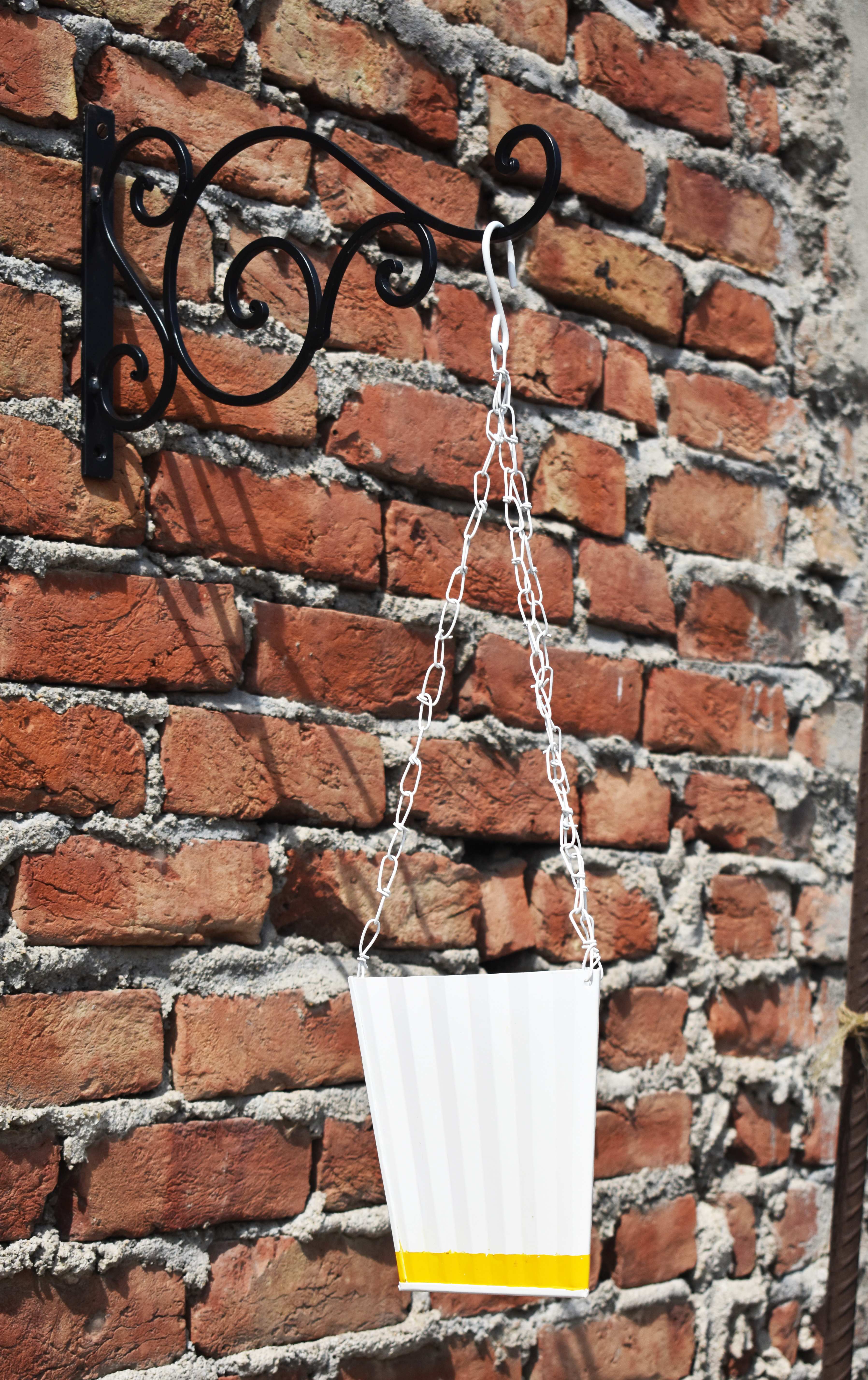 Chain Hanging Planter - Metal, Wall Bracket 1"x14"x9" & Planter 4.5"x6"x21", Multi-colors, Triangular Design For Stylish Indoor Display