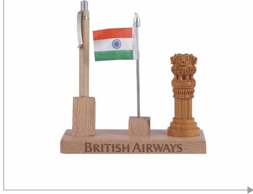 Wooden pen stand