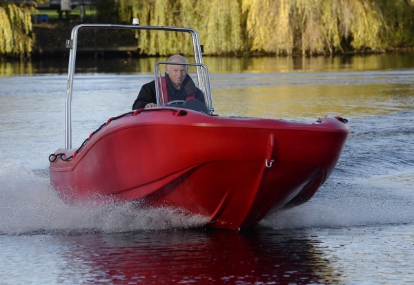 Speed Boats Engine Type: Outboard