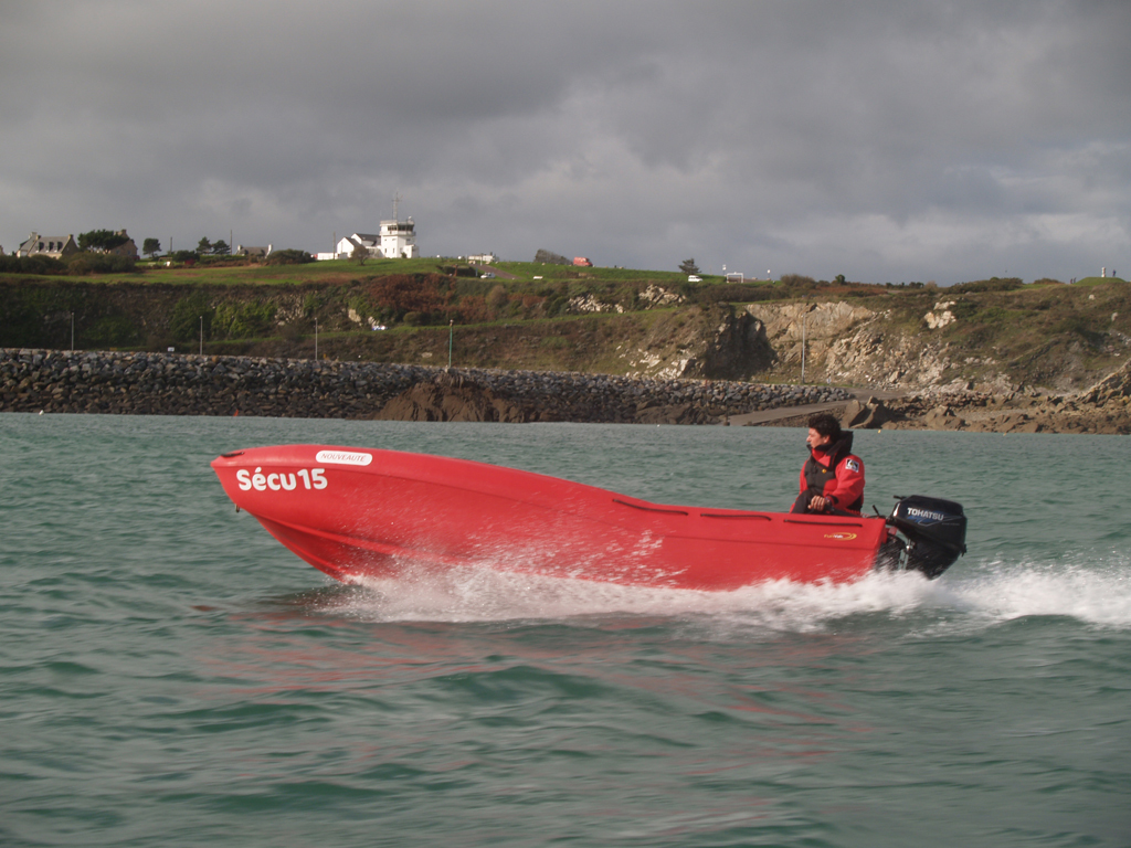 Speed Boats Engine Type: Outboard