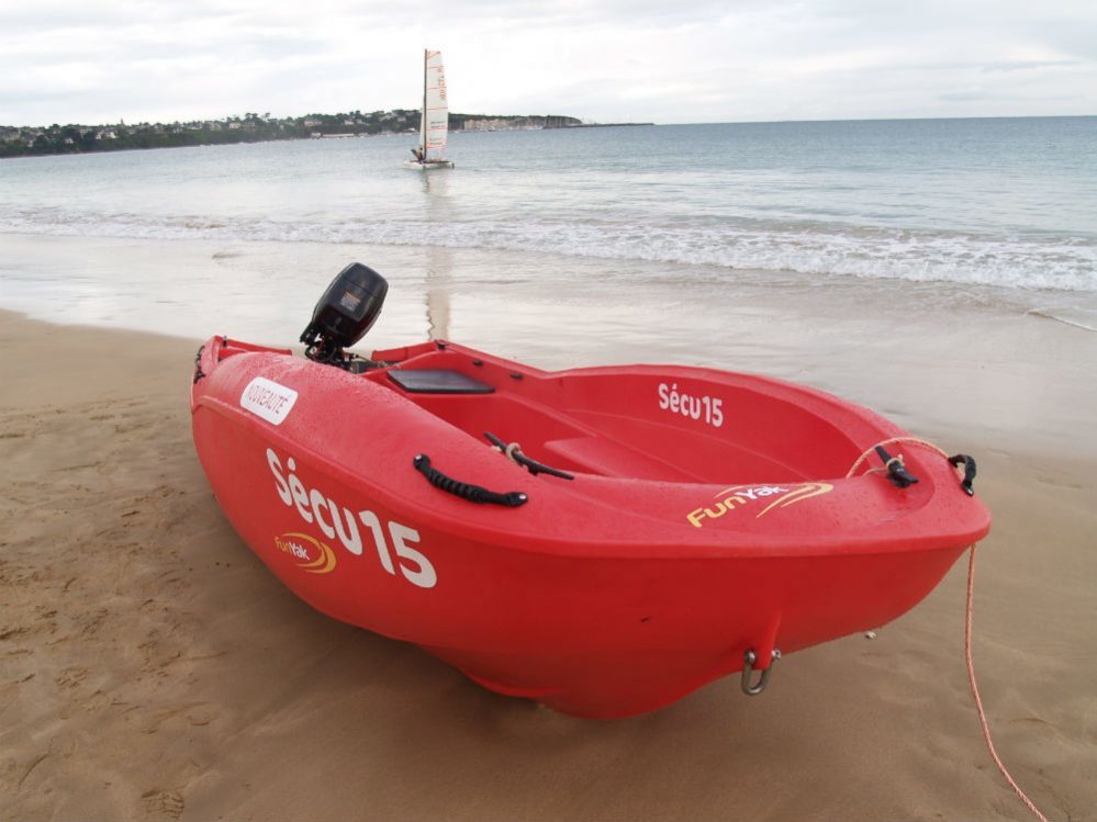 Speed Boats Engine Type: Outboard