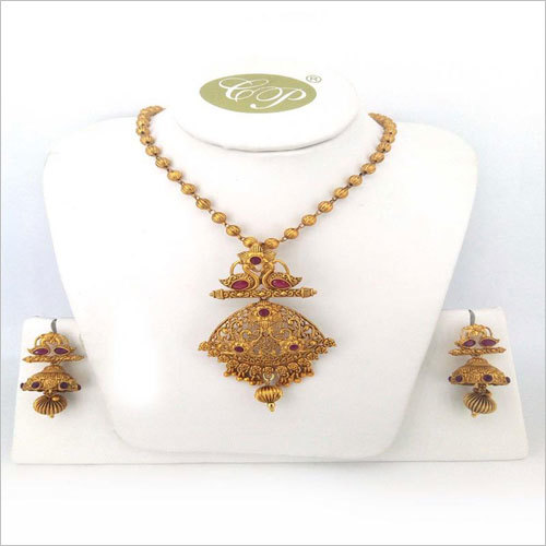 लाल पेंडेंट सेट