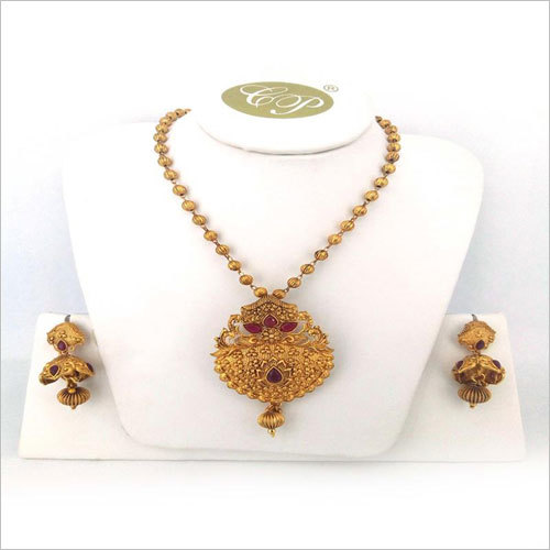 लाल पेंडेंट सेट