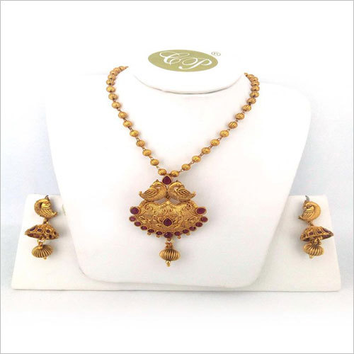 लाल पेंडेंट सेट