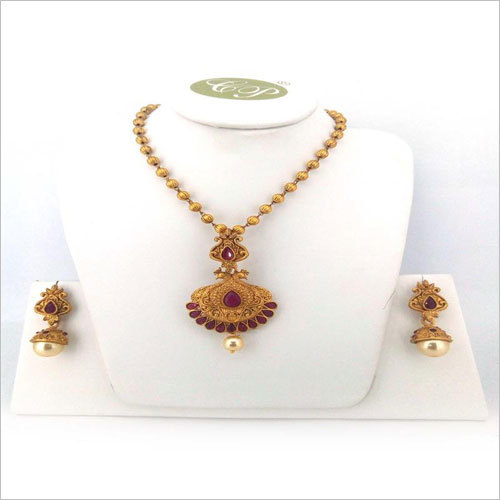 लाल पेंडेंट सेट