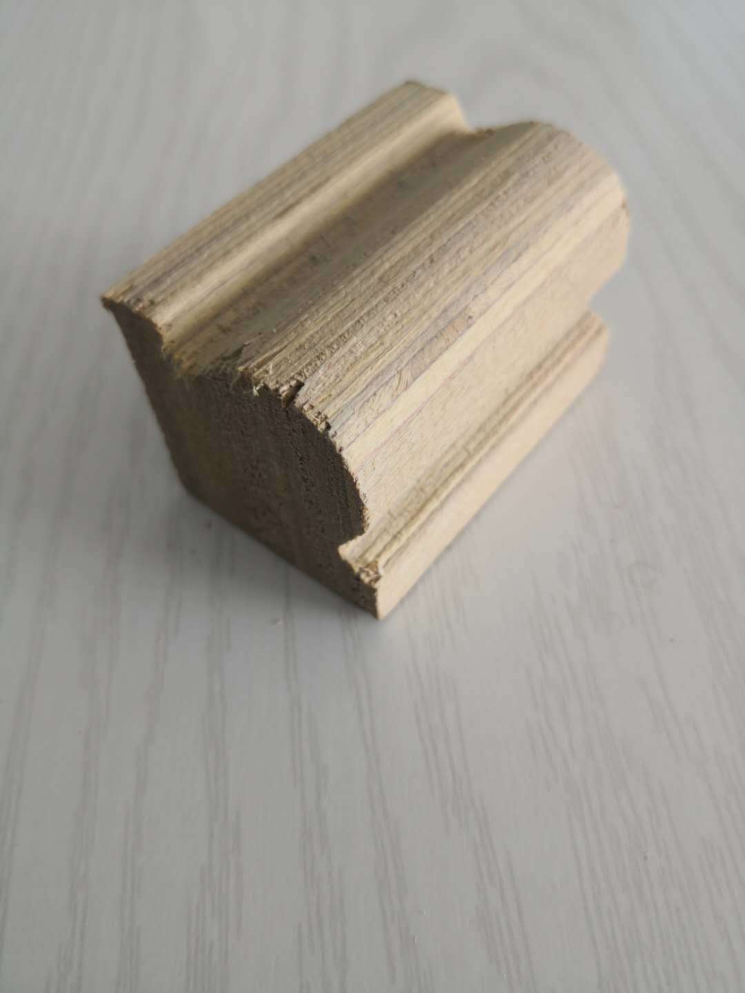 Stable New Arrival Light Wood Color Plastic Decorative Crown Moulding