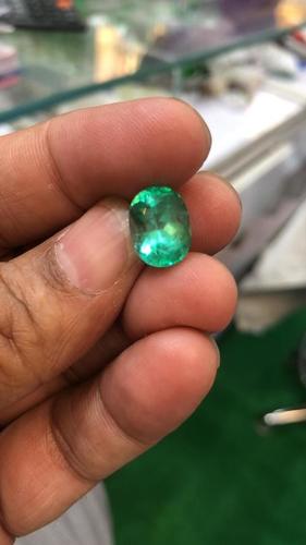 Natural Emerald - 5.10 Carats Oval Cut, 100% Unheated Green Stone for Finance and Creative Ventures