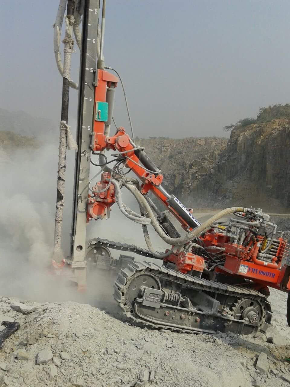 Fmt 100 Pneumatic Crawler Drill