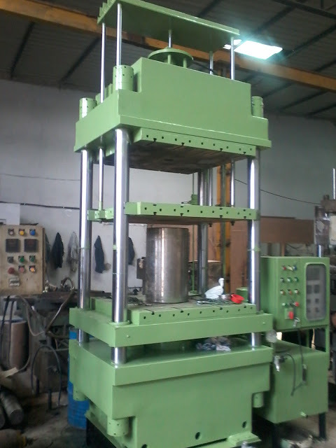 Single Station Hydraulic Rubber Moulding Press - Automatic Grade: Automatic