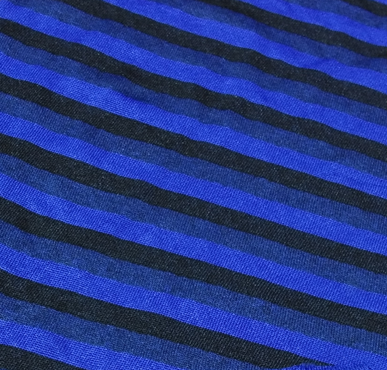 Magic Patta Fabric - 300 Millimeter Length, Knitted Texture | Plain Black And Red Printed Fabric, 200 Kilograms Weight