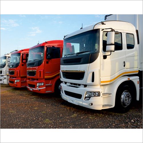 Engine Oil For Two Wheelers - Engine Oil, Available In 5, 10, 20, 25 Kilograms | Golden Color, Heavy Duty Performance, Corrosion & Abrasion Resistance