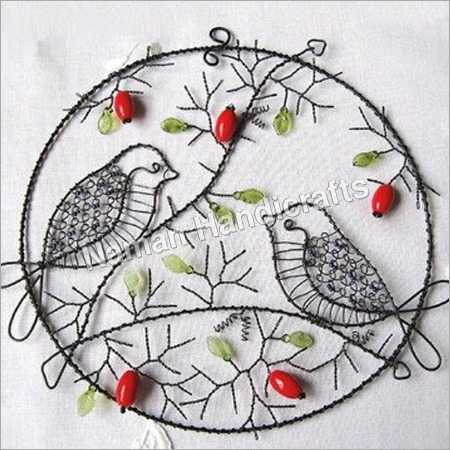 हस्तनिर्मित बीडेड बर्ड वॉल हैंगिंग