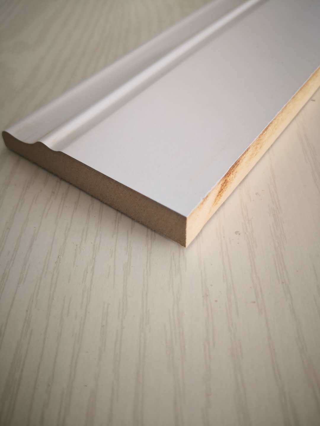 White Primed Mdf Skirting Moulding With Good Price Core Material: Solid Wood