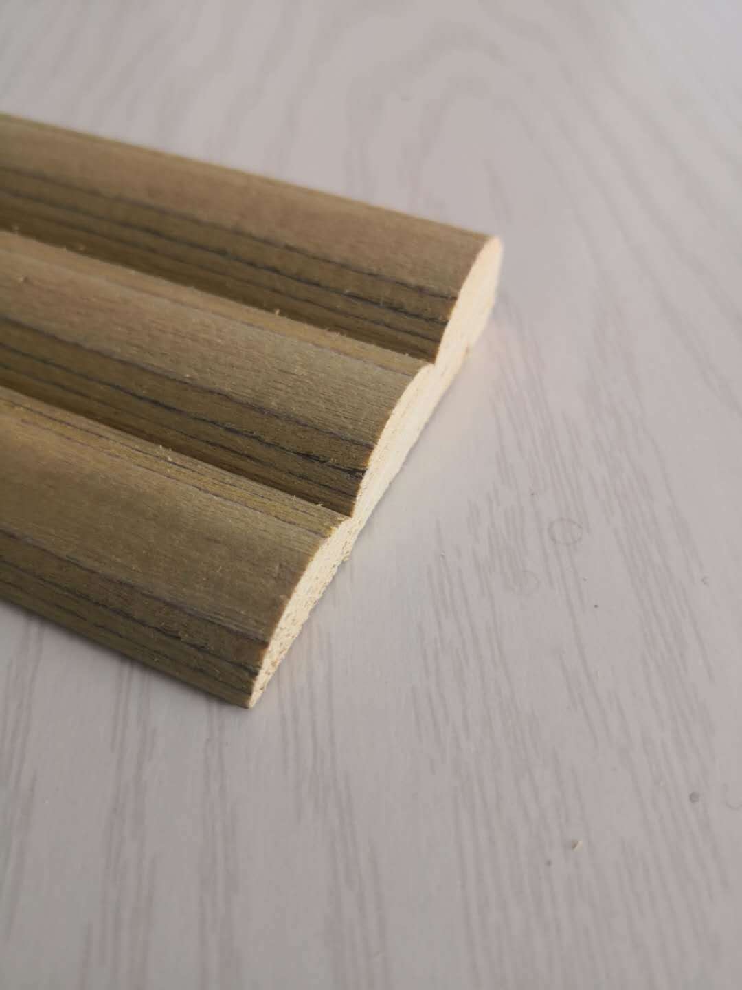Picture Rail Molding, Pine Moulding Core Material: Solid Wood