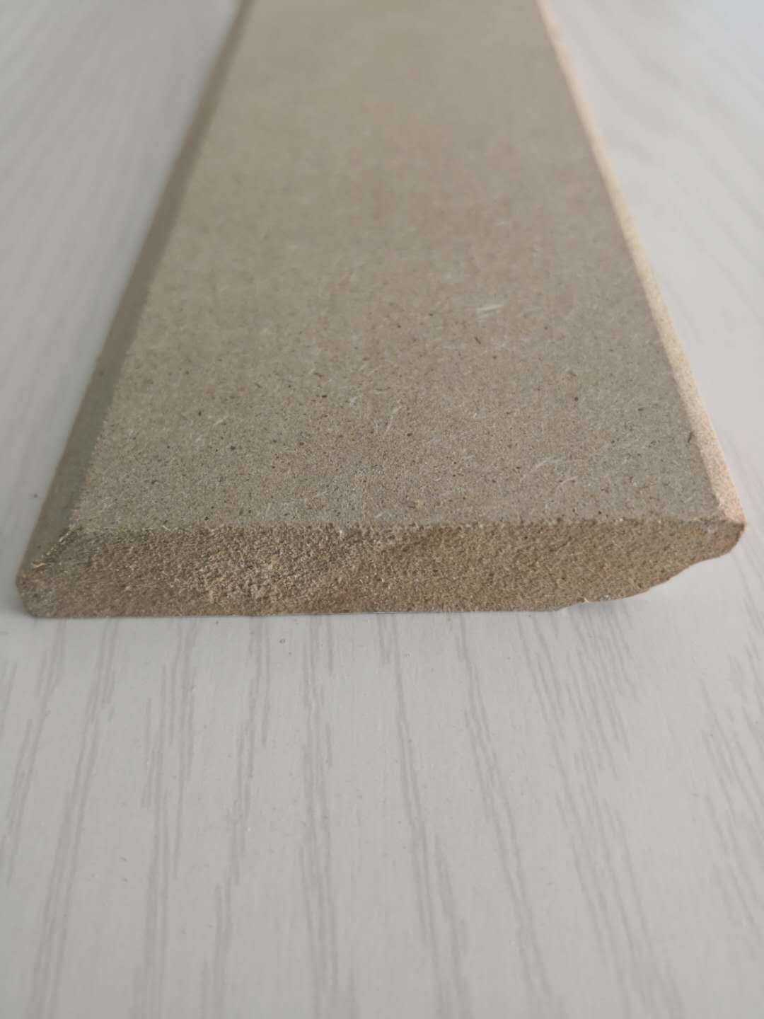 Stable Solid Deceractive Wood Moulding