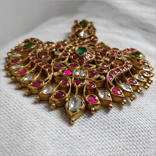 ब्रोच लेडीज़ कुंदन गोल्ड पेंडेंट