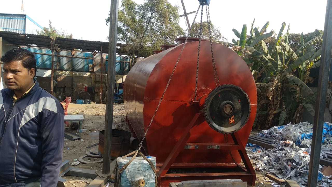 Waste Plastic Pyrolysis Machine - Automatic Grade: Semi-automatic