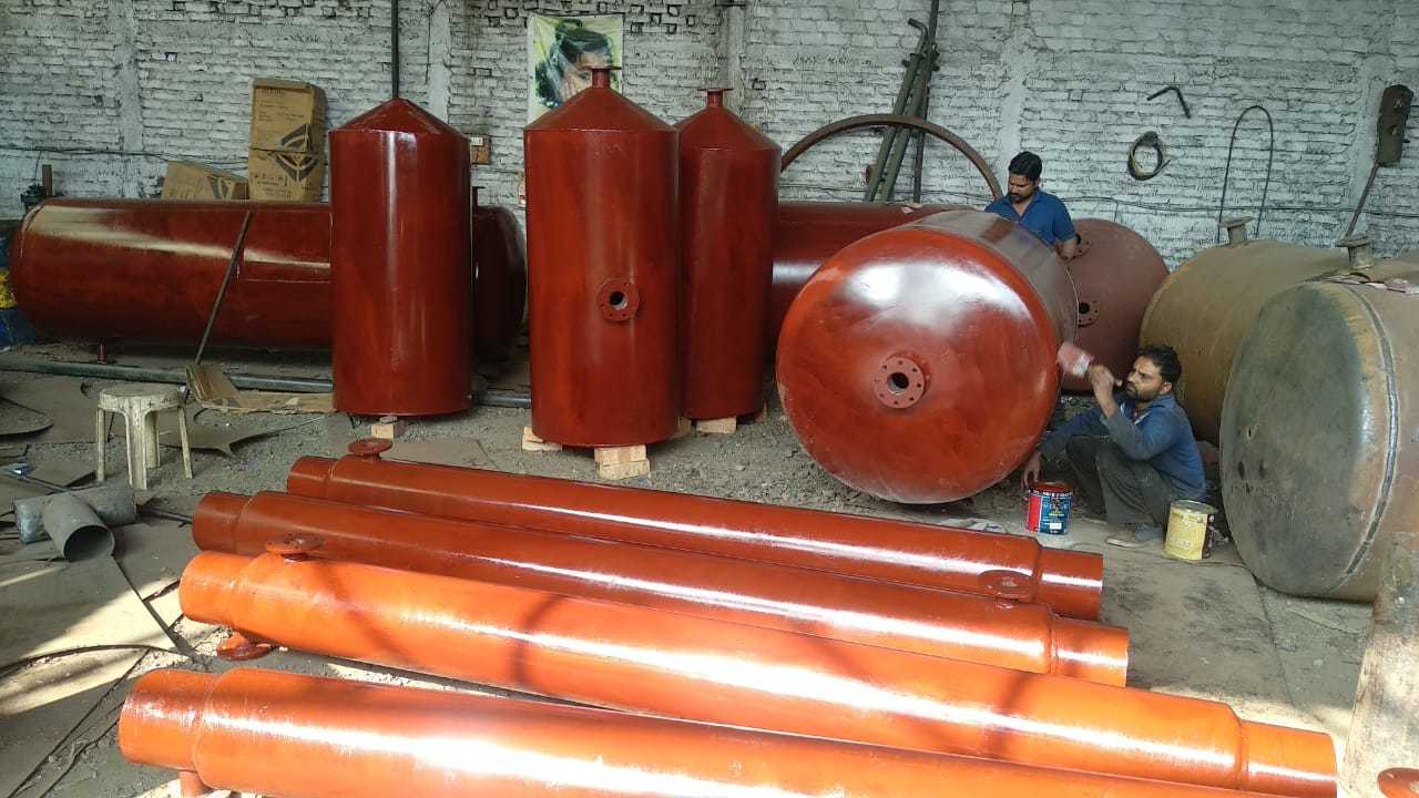 Waste Plastic Pyrolysis Machine - Automatic Grade: Semi-automatic