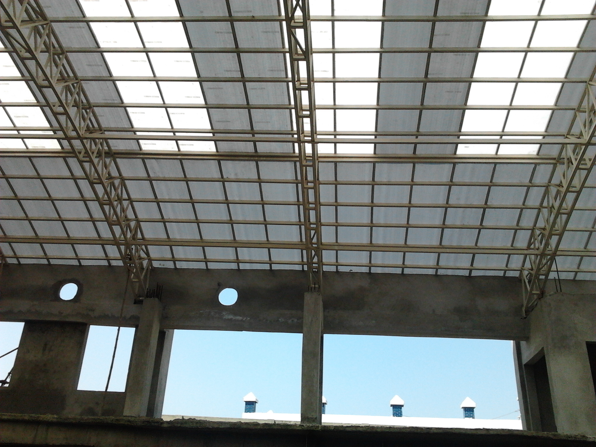 Polycarbonate Roofing Structure - Steel Ms Structure 16m X 40m | Durable Vault Design, 11.8m Length, 6-40mm Thickness, Red Oxide Primer, Terracotta Plain Roof Tiles