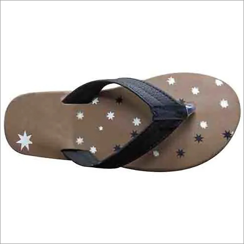 विभिन्न रंगों में उपलब्ध महिलाओं की हवाई चप्पल